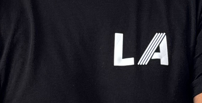 Il logo LA sulla divisa del team Luce per l’Arredo